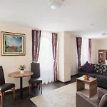 Batu Aparthotel 3*