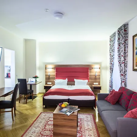Batu Aparthotel 3*