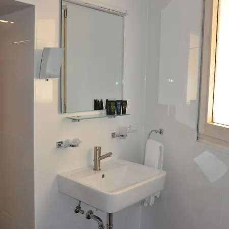 Batu Aparthotel 3*
