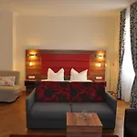 Lägenhetshotell Batu 3*