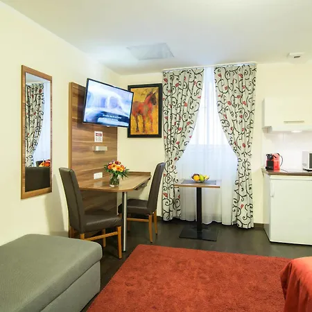 Batu Aparthotel 3*